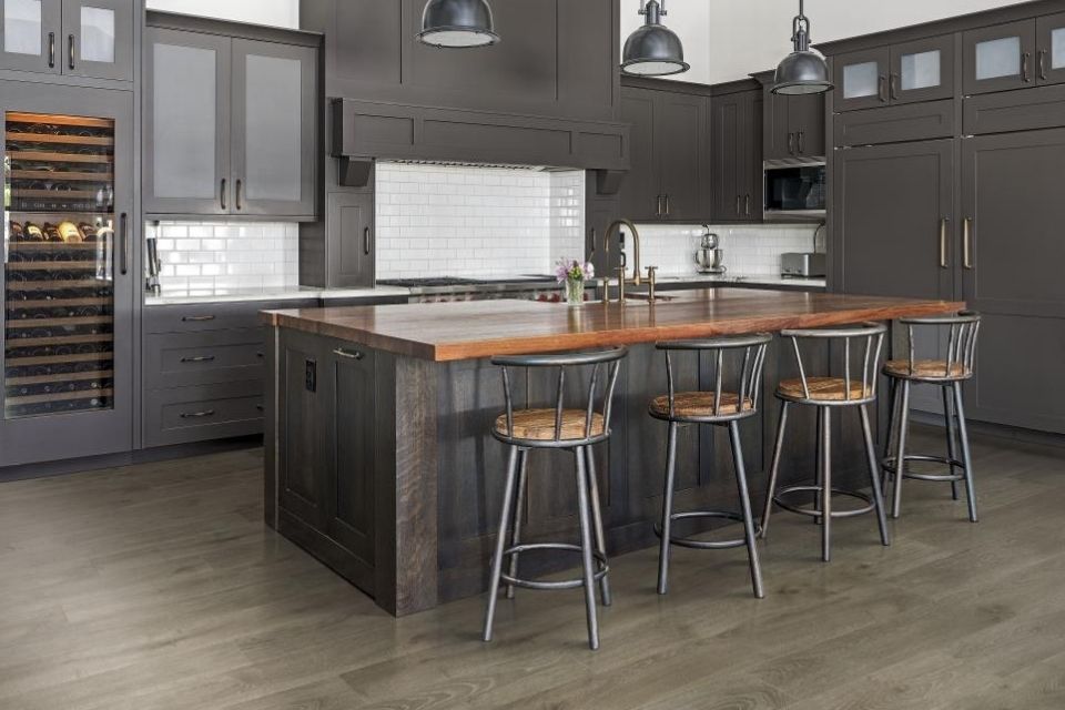 laminate flooring in modern kitchen 